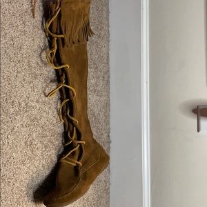 minnetonka boots